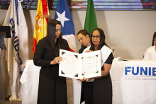 UNIB celebra junto a los estudiantes egresados en un acto de entrega de títulos en República Dominicana