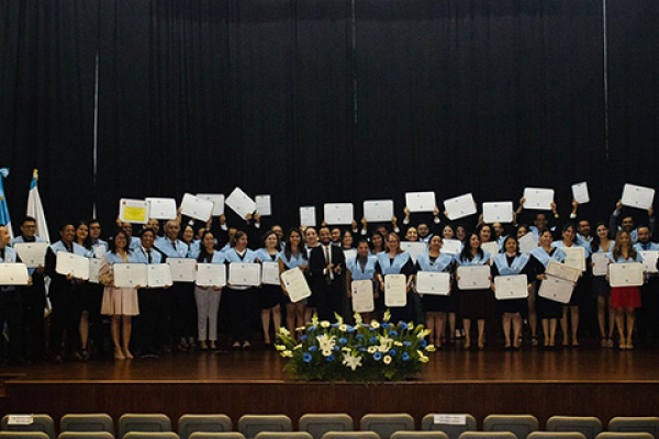 A Unib apresenta uma cerimónia de entrega de diplomas na Guatemala 