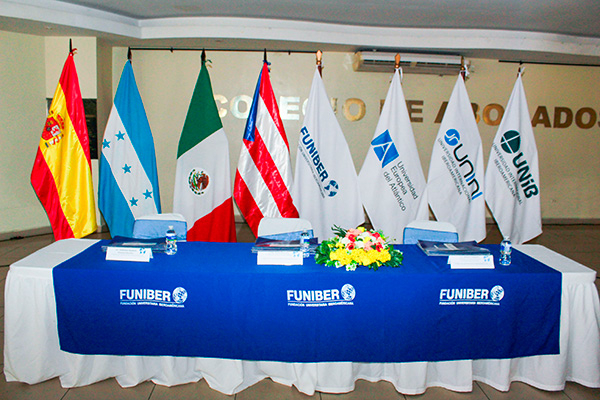 UNIB celebra una entrega de títulos a sus becados en Honduras 